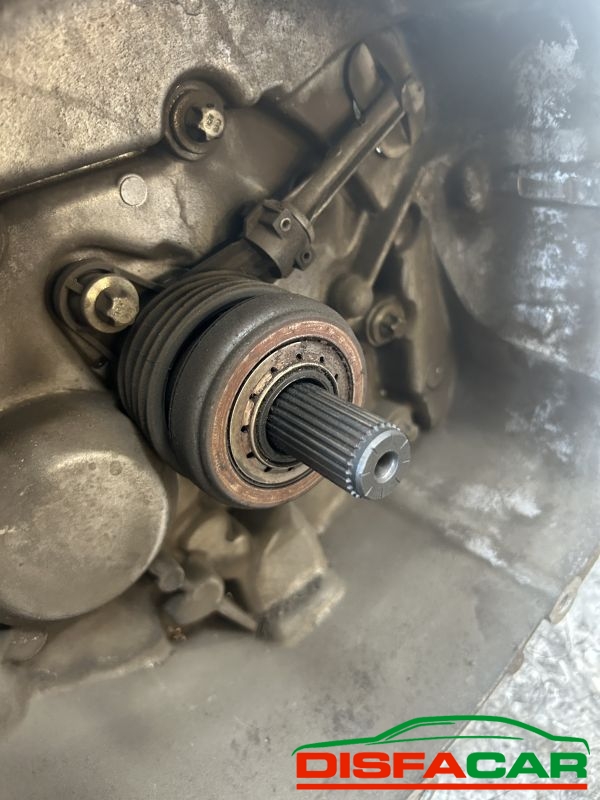 Cambio usato Renault Scenic 2003, codice K4MT7 – foto 8 di 9