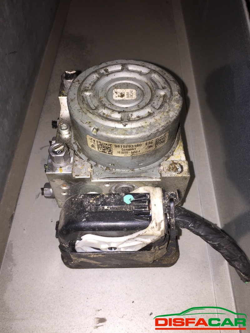 Centralina ABS usata Peugeot 208, codice 9810293180 – foto 3 di 4