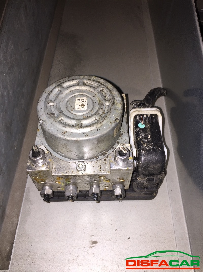 Centralina ABS usata Peugeot 208, codice 9810293180 – foto 2 di 4