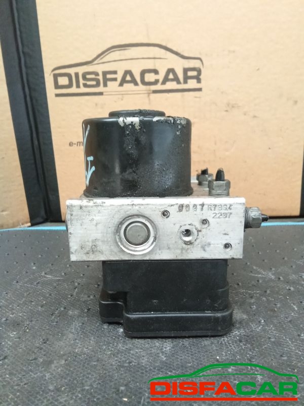 Centralina ABS usata Peugeot 207 C3 PLURIEL 2003, codice 10.0207-0092.4 – foto 5 di 8