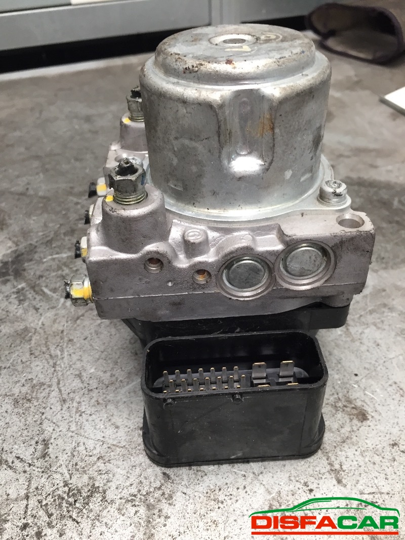 Centralina ABS usata Honda Jazz 2008, codice t08c2-7121 – foto 4 di 9