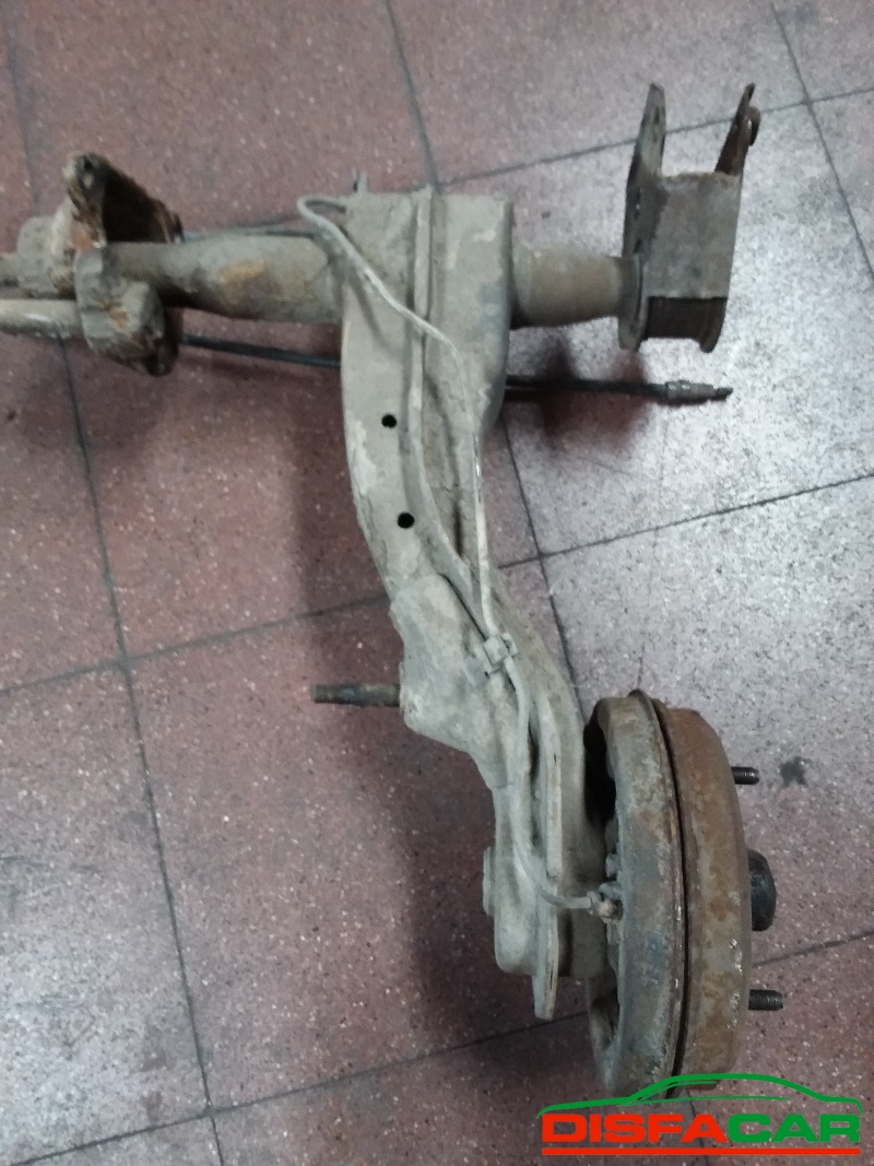 Assale posteriore usato Renault R 5 ATTACCO RUOTA A 3 COLONNETTE 1982, codice 688E7 – foto 2 di 8
