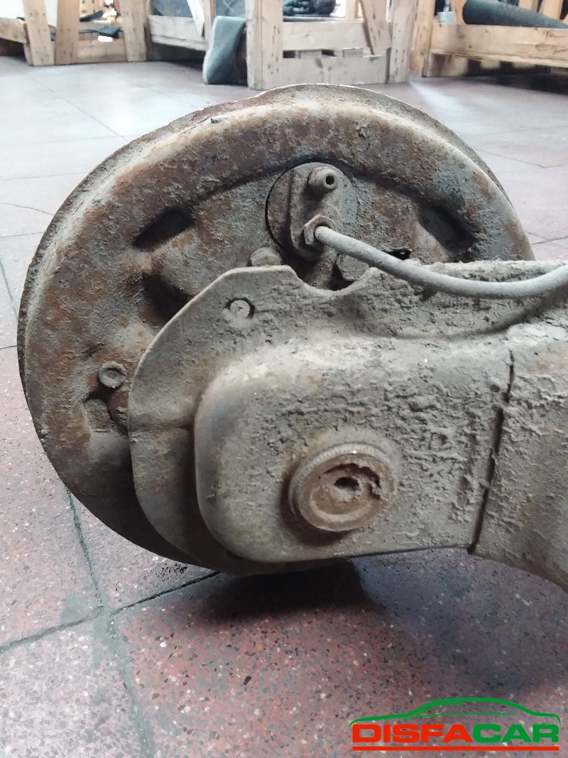 Assale posteriore usato Renault R 5 ATTACCO RUOTA A 3 COLONNETTE 1982, codice 688E7 – foto 4 di 8