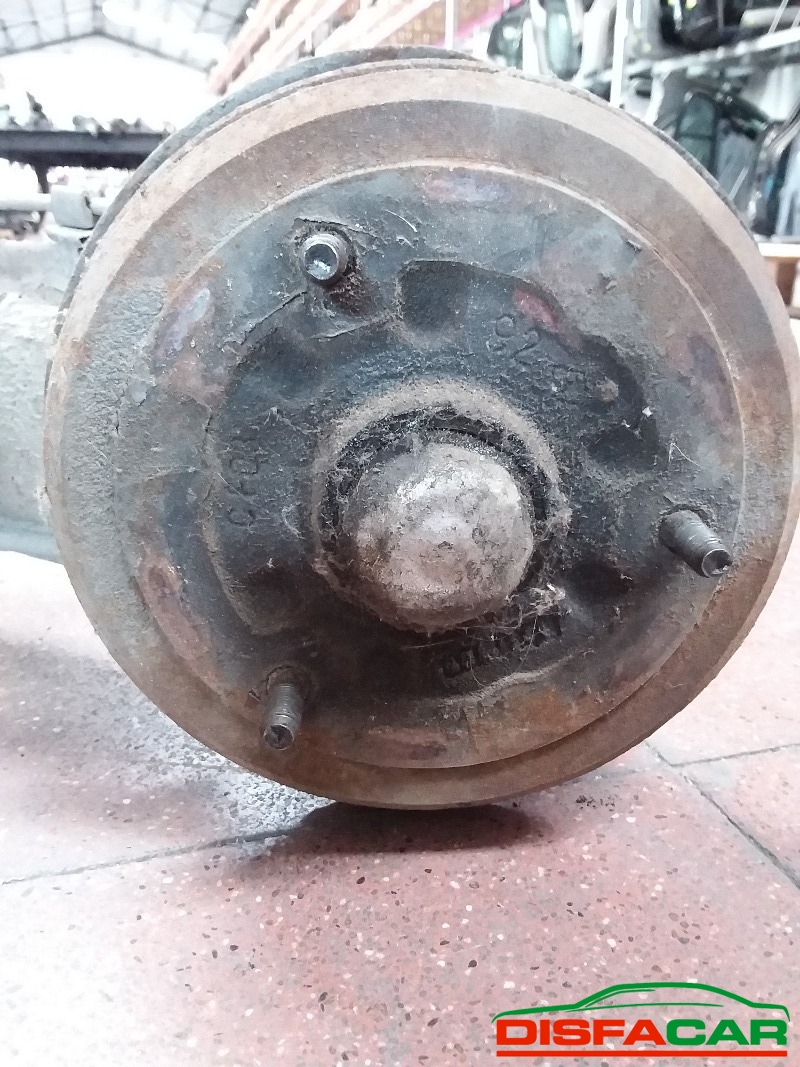 Assale posteriore usato Renault R 5 ATTACCO RUOTA A 3 COLONNETTE 1982, codice 688E7 – foto 3 di 8