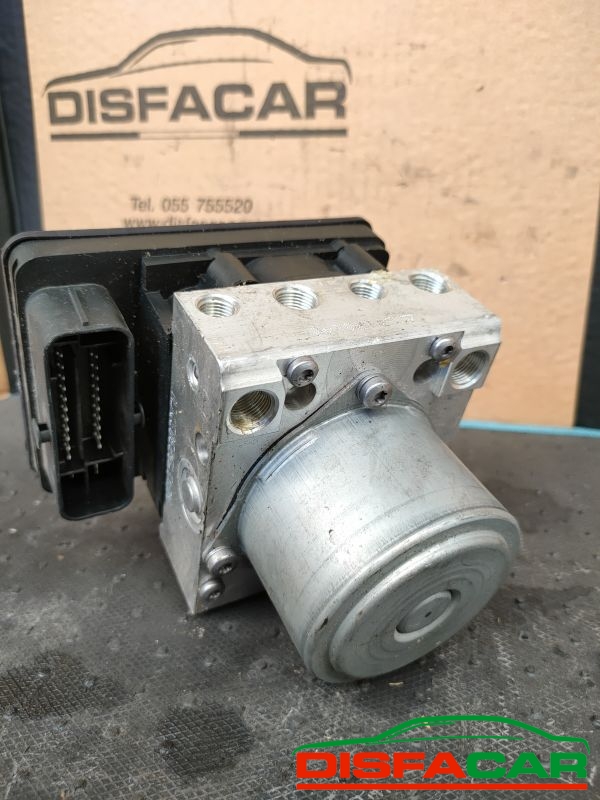 Centralina ABS usata Fiat 500L 2012, codice 52003820 – foto 2 di 8