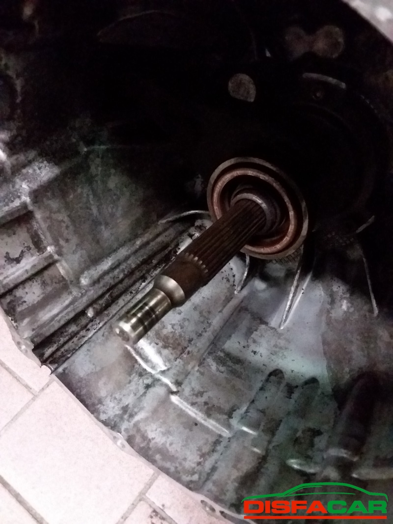 Cambio usato Nissan Cabstar 2002, codice Yd25 – foto 2 di 10