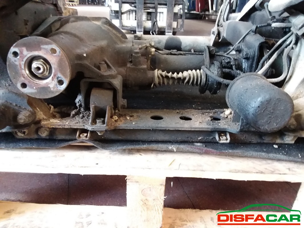 Assale anteriore con differenziale 4x4 usato Mitsubishi Pajero 1991, codice 4D56 – foto 13 di 14