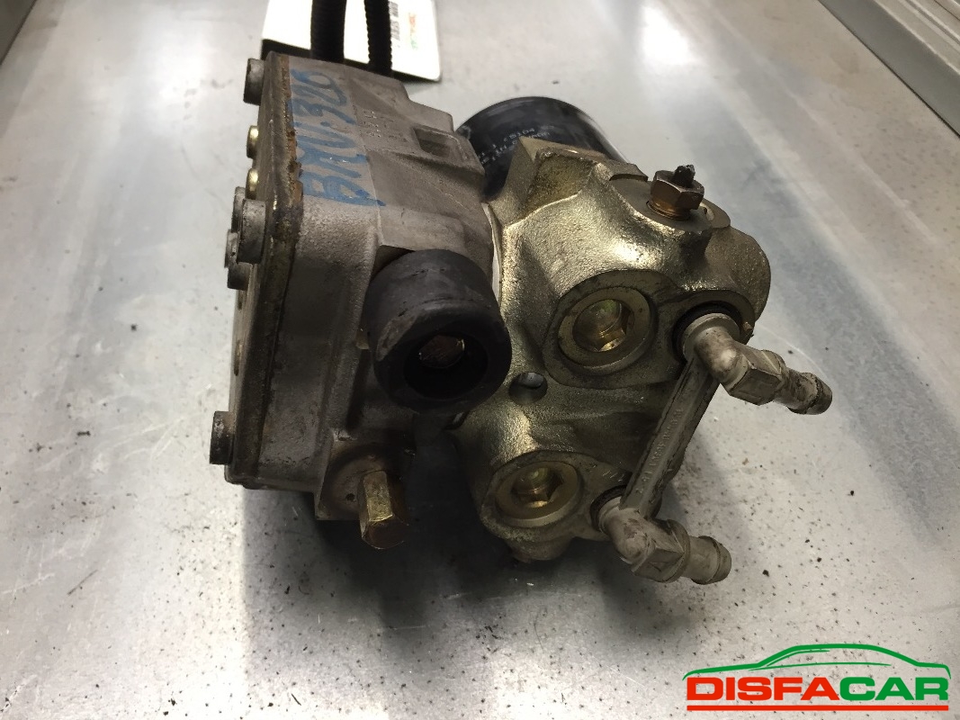 Centralina ABS usata BMW 320, codice 34.51-1090428 – foto 9 di 9