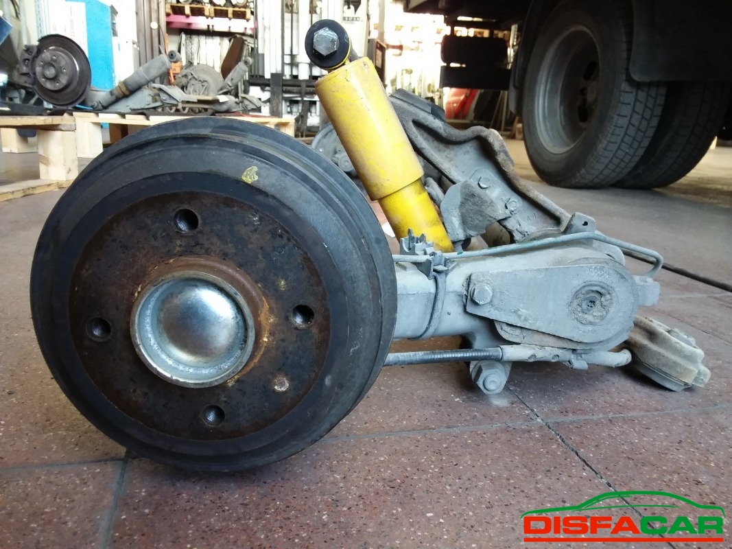 Assale posteriore usato Peugeot 106 MOZZI A 4 FORI senza ABS 1996, codice KFX – foto 3 di 7