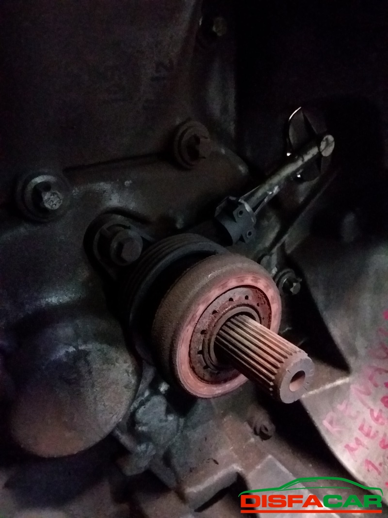 Cambio usato Renault Megane 3A SERIE 2008, codice K9KH8 – foto 2 di 15