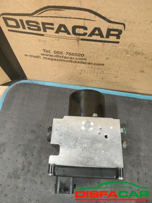 Centralina ABS usata Peugeot 407 2004, codice 15732101 – foto 8 di 9