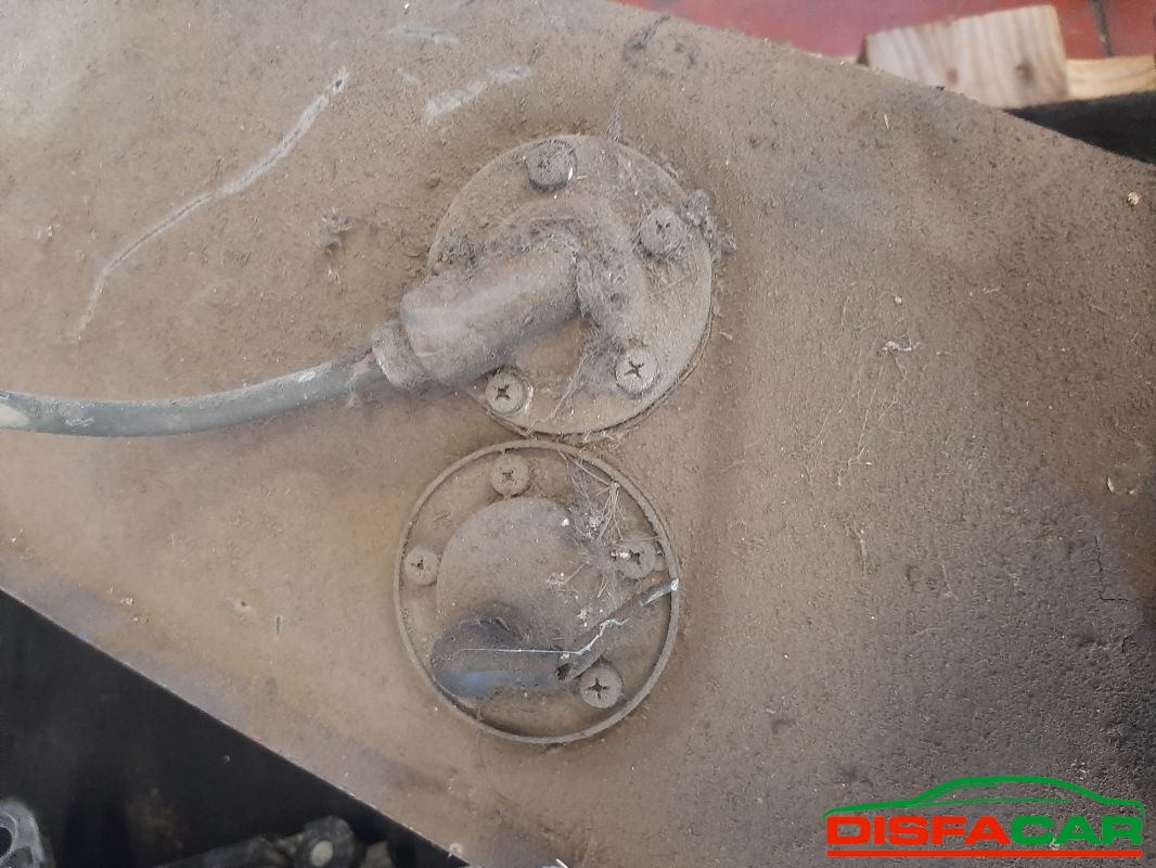 Serbatoio usato UAZ 1980, codice XD2P – foto 3 di 6