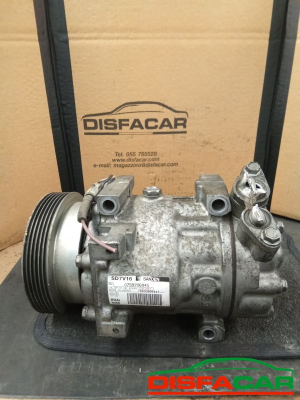 Compressore clima usato Dacia Sandero 2008, codice K7JA7 – foto 2 di 10