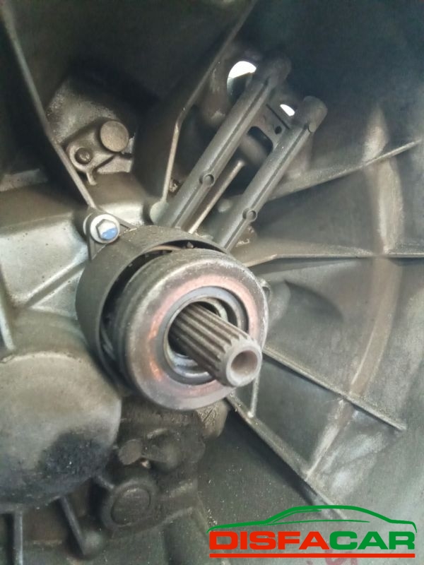 Cambio usato Ford Fiesta, codice 8a6r7002ca – foto 2 di 8