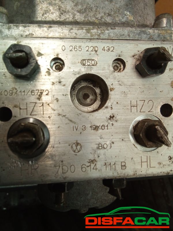 Centralina ABS usata Volkswagen T4 Caravelle TRANSPORTER 1991, codice 0265220432 – foto 3 di 9