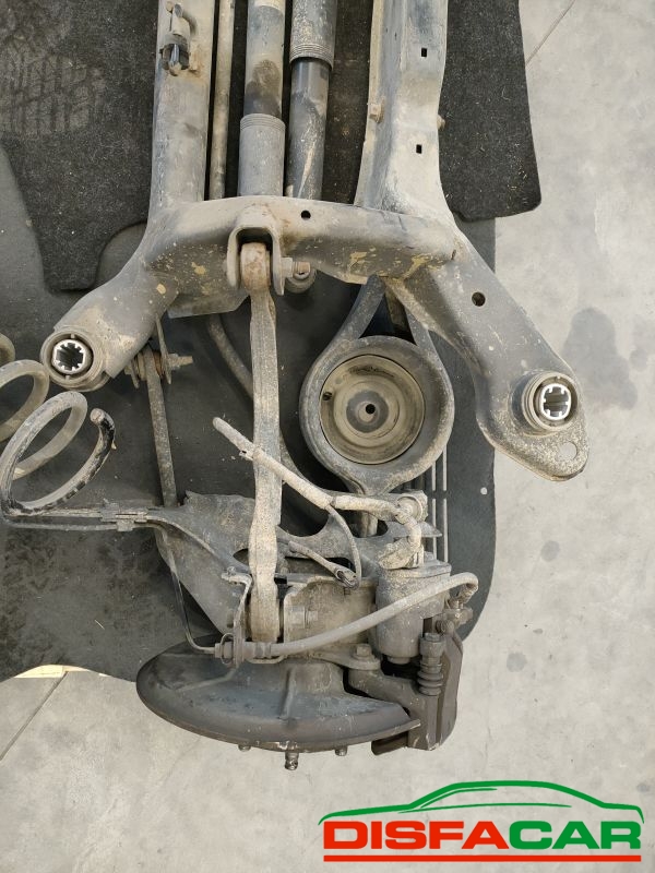 Assale posteriore usato Ford Galaxy CON PINZE FRENI ELETTRICHE ( MANCA PINZA SX E DISCO ) 2012, codice QYWA – foto 14 di 15