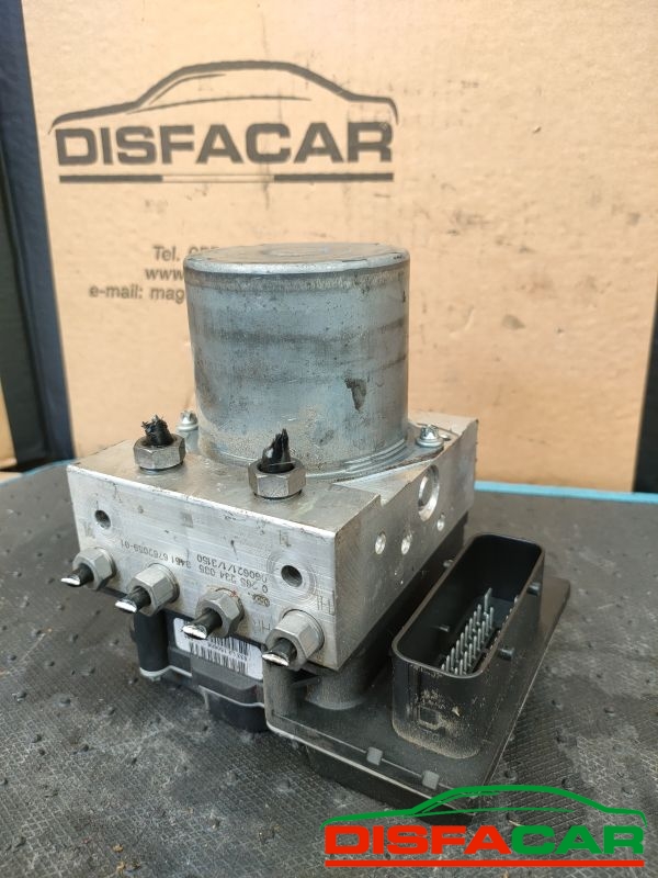 Centralina ABS usata BMW X3 (E83) 2003, codice 0265234035 – foto 2 di 9