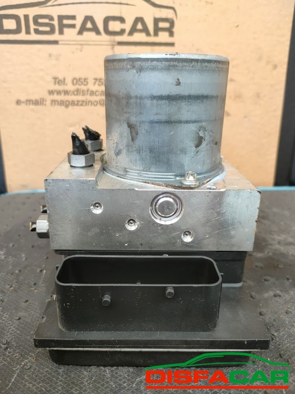 Centralina ABS usata BMW X3 (E83) 2003, codice 0265234035 – foto 7 di 9