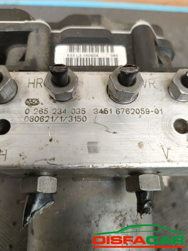 Centralina ABS usata BMW X3 (E83) 2003, codice 0265234035 – foto 3 di 9