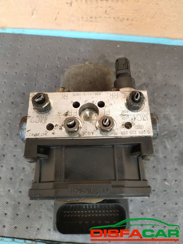 Centralina ABS usata Alfa Romeo GT (X3) 2003, codice 0265225268 – foto 10 di 11