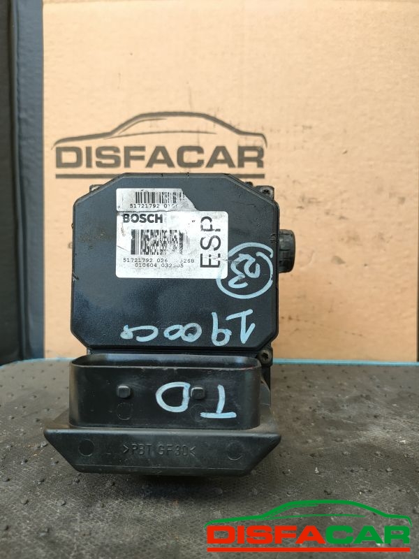 Centralina ABS usata Alfa Romeo GT (X3) 2003, codice 0265225268 – foto 9 di 11