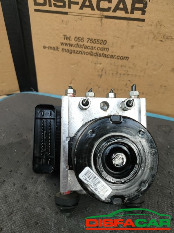 Centralina ABS usata Suzuki Splash 2WD 2008, codice 06.2102-1825.4 – foto 2 di 9