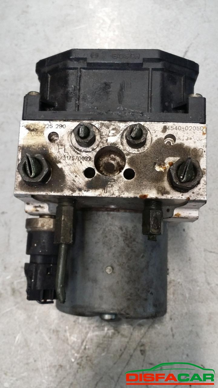 Centralina ABS usata Toyota Corolla 2000 – foto 2 di 2