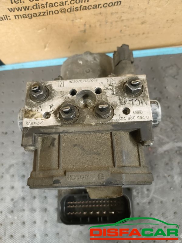 Centralina ABS usata Alfa Romeo Alfa 156 (X1) 4x4 2003, codice 0265225263 – foto 10 di 11