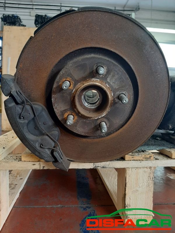 Telaietto anteriore usato Volvo C30 2006, codice D5244T – foto 2 di 14
