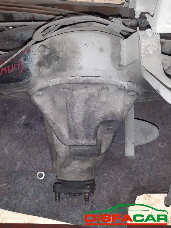 Differenziale posteriore usato Kia K2500 (SENZA BALESTRE E AMMORTIZZATORI 2003, codice D4BH – foto 6 di 13