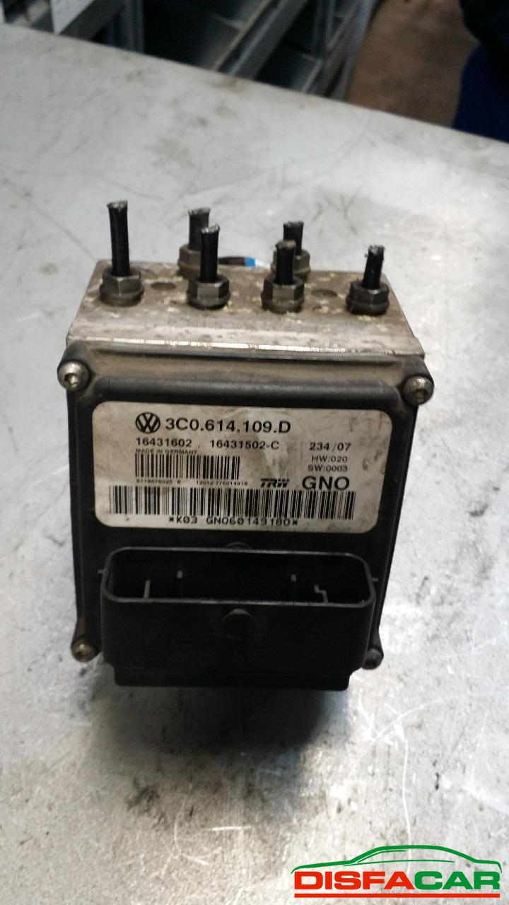 Centralina ABS usata Volkswagen Passat 2006 – foto 2 di 2