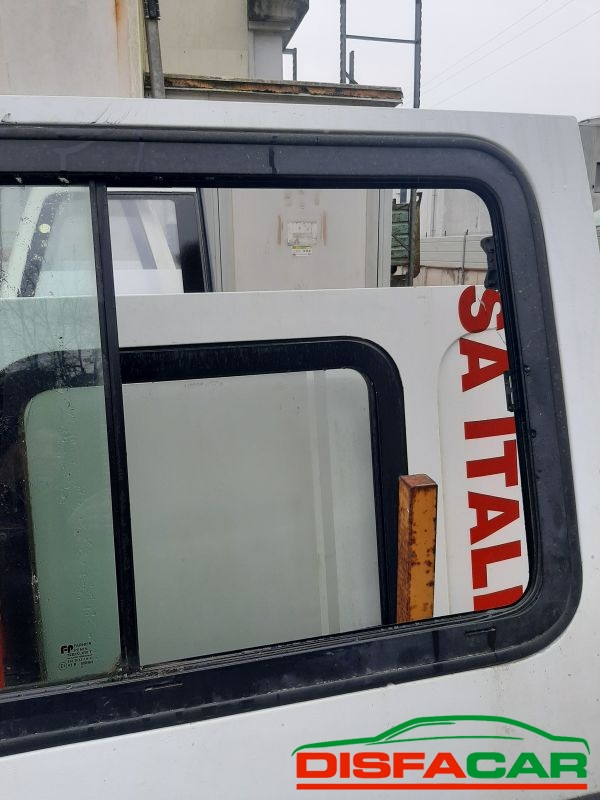 Lamierati usati Renault Master 1 VETRO ROTTO 2001 – foto 2 di 2