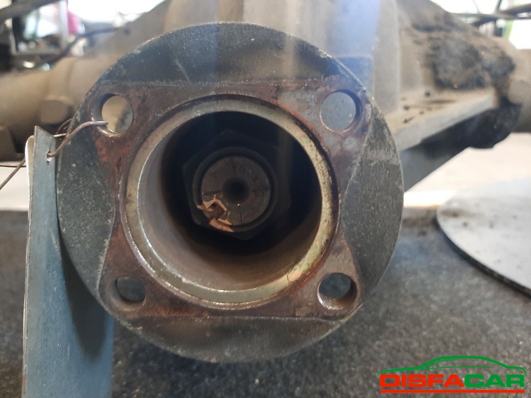 Differenziale posteriore usato Iveco DAILY Flangia attacco albero tonda passo 9 40 1990, codice 08n94 – foto 10 di 16