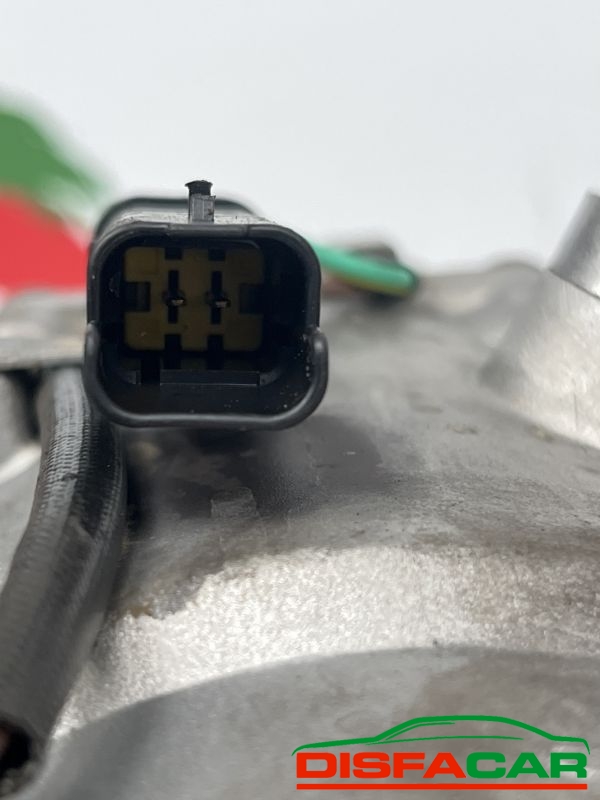 Compressore clima usato Peugeot 208, codice 9827596080 – foto 7 di 8