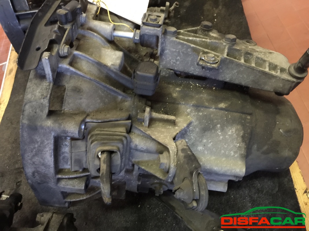 Cambio usato Renault Kangoo Clio 1997, codice F8QK6 – foto 3 di 8