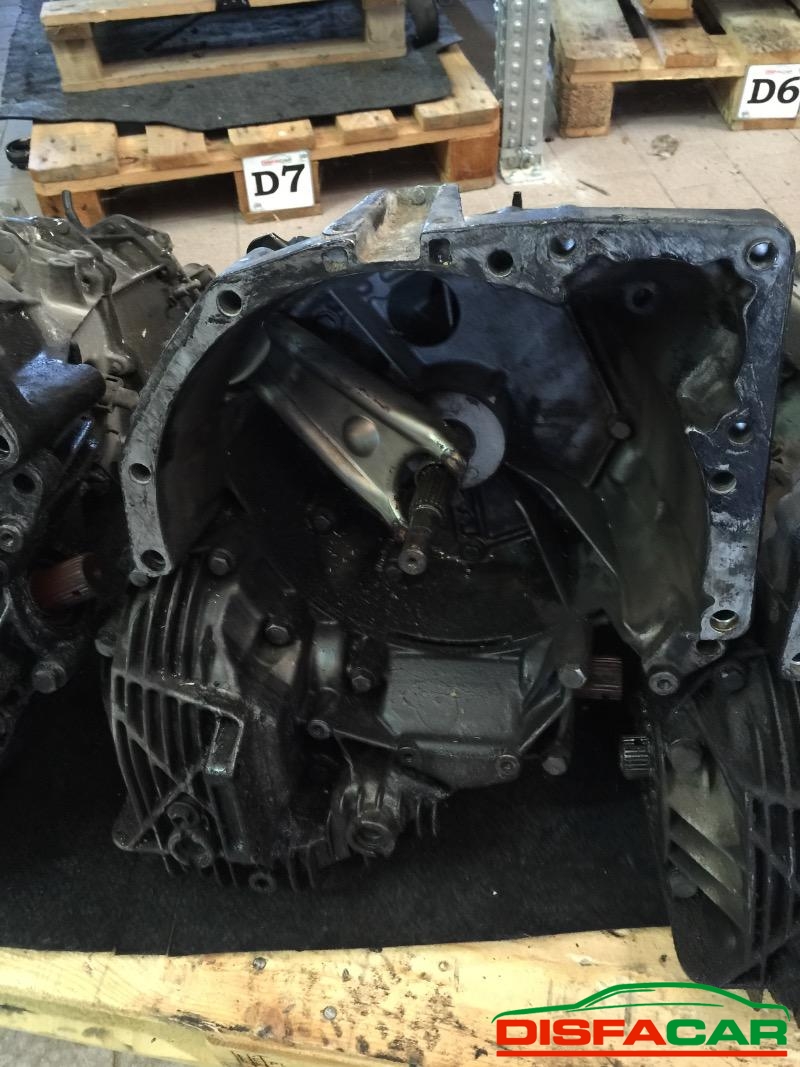 Cambio usato Renault Trafic 2100 1988, codice 852D750 – foto 2 di 4