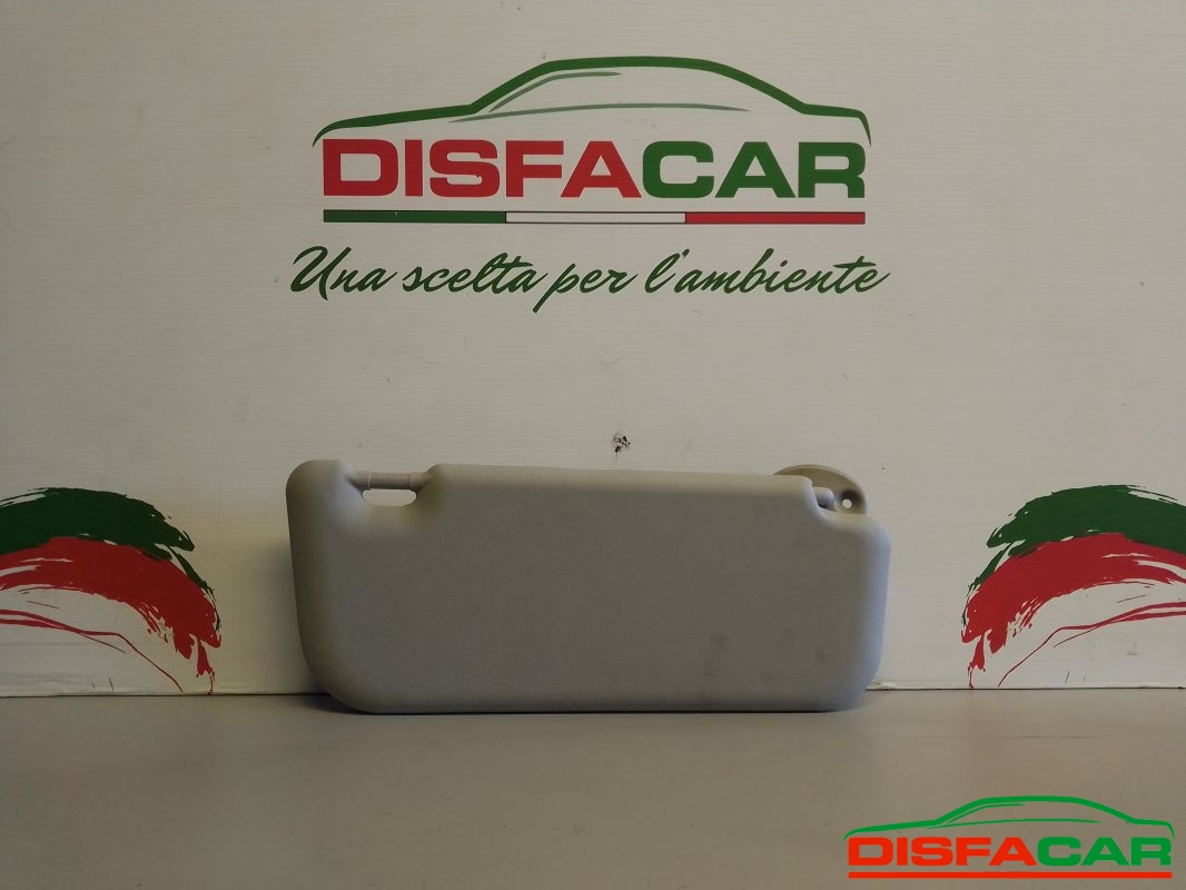 Foto ricambio: PARASOLE Toyota Yaris 4a serie sx dal 2020