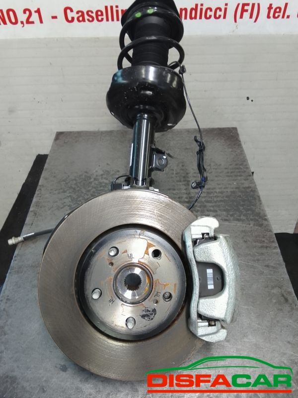 Mozzi montanti usati Toyota C-HR HYBRID (ANTERIORE DX CON AMMORTIZZATORE) 2016, codice 8484s – foto 3 di 7