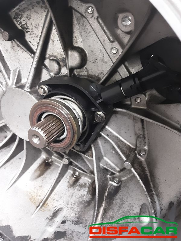 Cambio usato Ford Transit Connect 2015, codice dv6r7002zac – foto 8 di 9