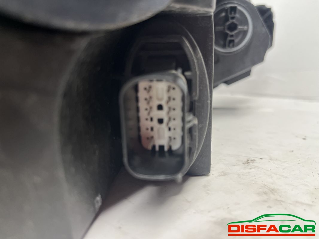 Fanale anteriore usato Ford Fiesta 2018, codice h1bb-1301-cj – foto 4 di 6