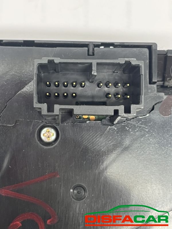 Comandi climatizzatore usati Volvo V50 31350136, codice 31350136 – foto 3 di 3