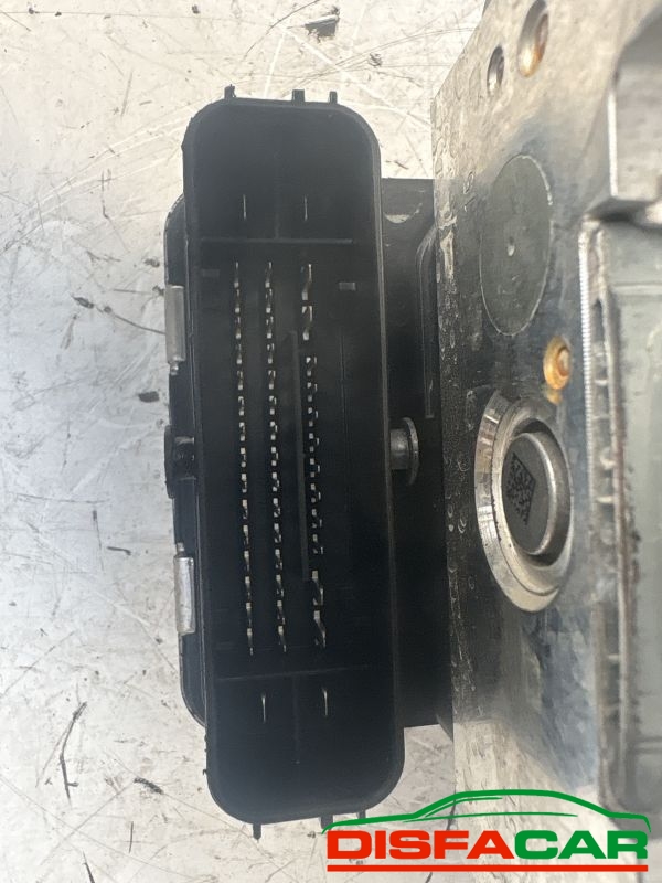 Centralina ABS usata Renault Trafic 2014, codice 476607165r – foto 2 di 7