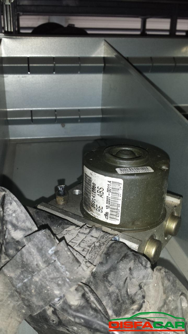Centralina ABS usata Citroën C3, codice 10.0207-0011.4 – foto 2 di 2