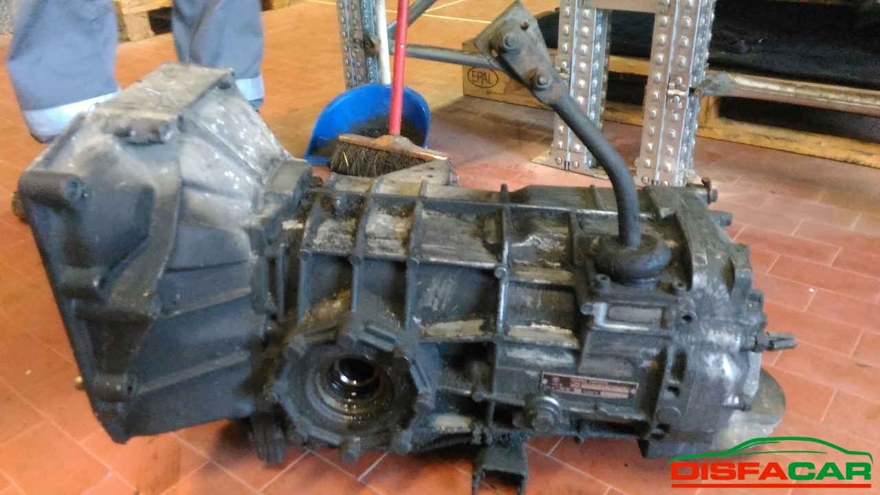 Cambio usato Renault Master 1983, codice 8140.61 – foto 4 di 8