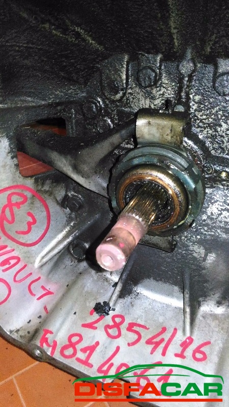Cambio usato Renault Master 1983, codice 8140.61 – foto 2 di 8