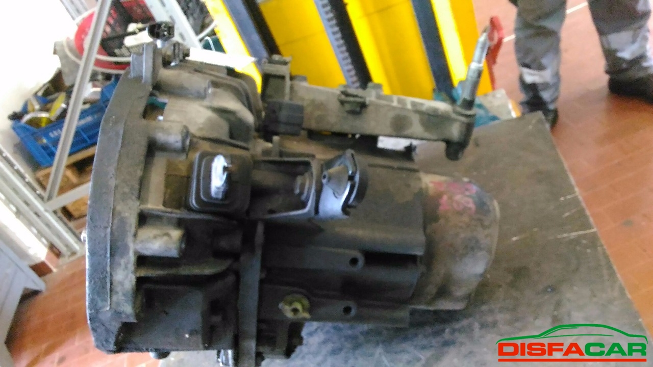 Cambio usato Renault Kangoo 1997, codice E7J77 – foto 4 di 14